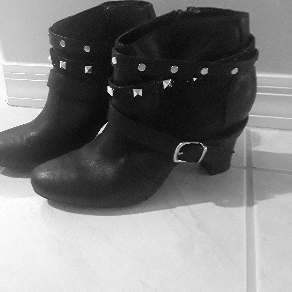 Black low heeled boots